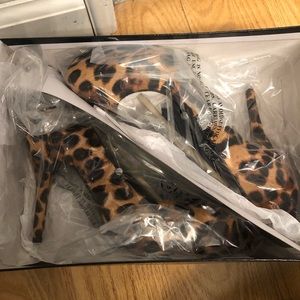 Nine West leopard Krystal pumps size 7 New with box